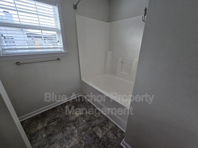 Building Photo - 333 Rose Bud Ln