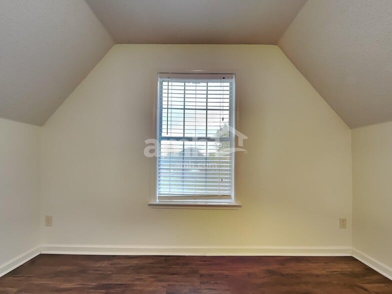 Building Photo - 6889 Show Boat Ln