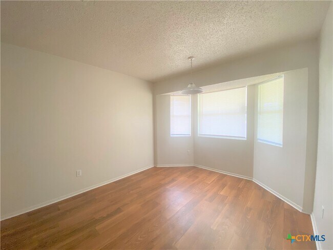 Building Photo - 4610 Stallion Dr