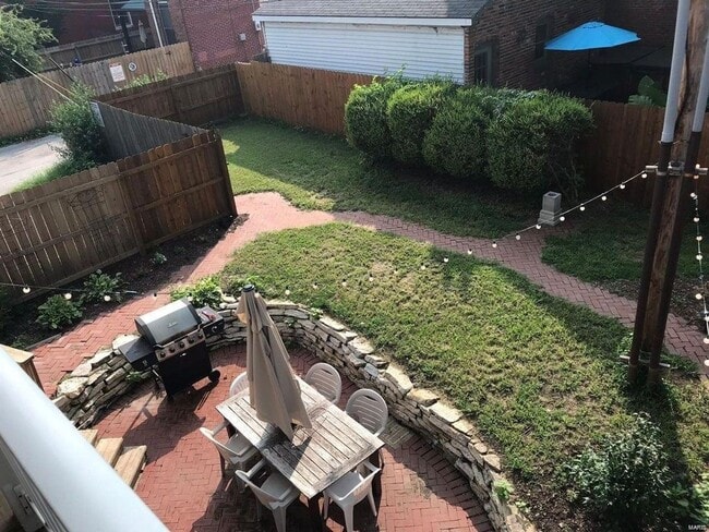 Building Photo - 816 Ann Ave