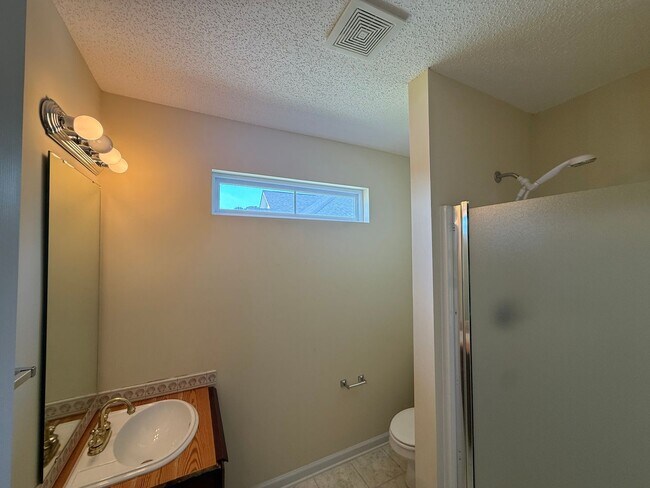 Building Photo - 2302 Clandon Dr