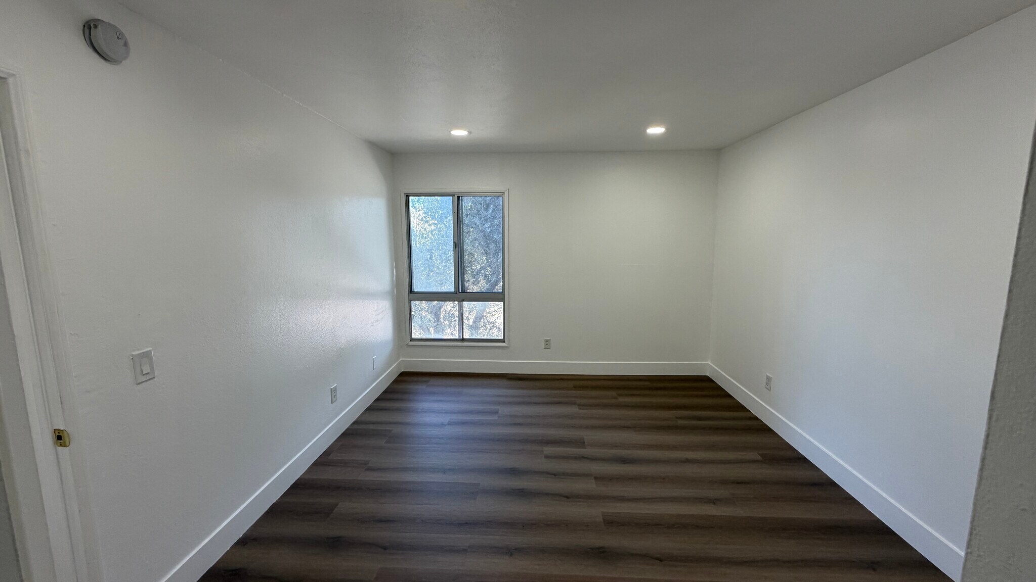 Building Photo - 10331 Lindley Ave