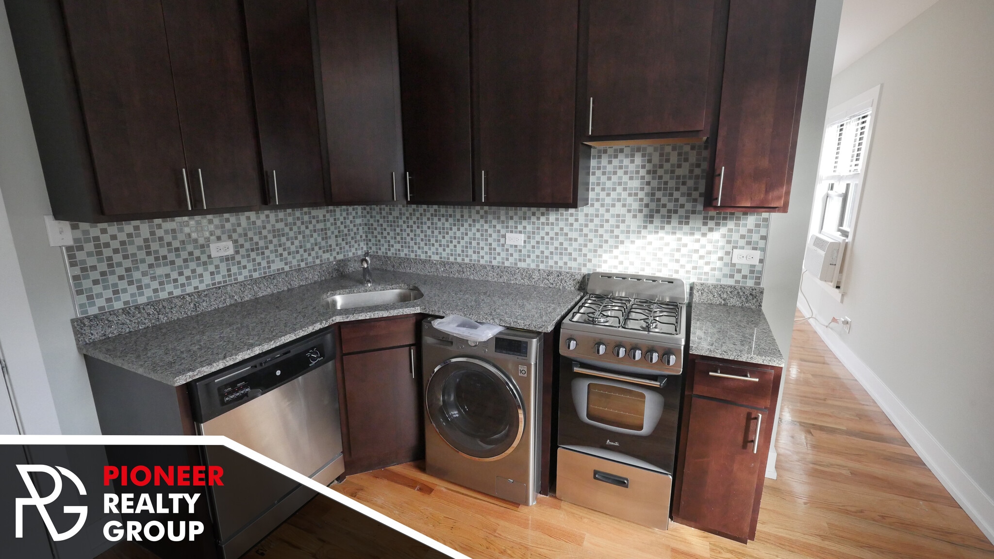 Building Photo - 908 W George St