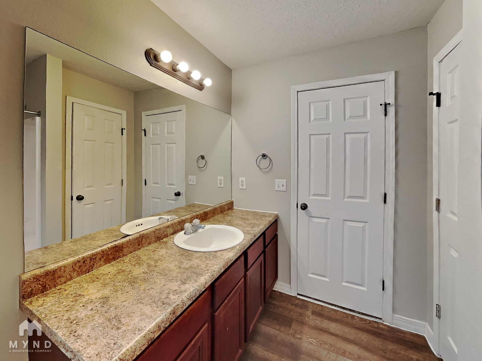 Building Photo - 624 S Mahn Ave