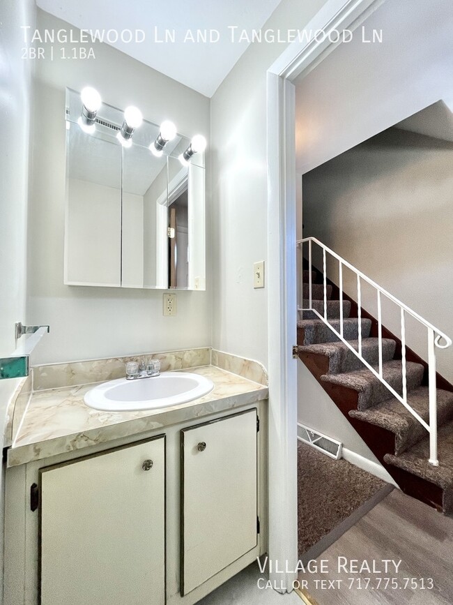 Building Photo - 442 Tanglewood Ln