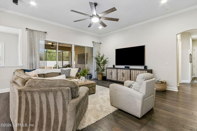 Building Photo - 209 Manor Ln