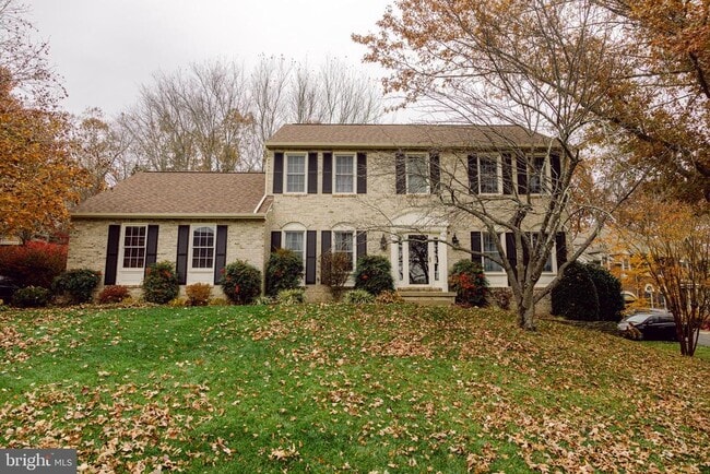 Building Photo - 15292 Surrey House Way