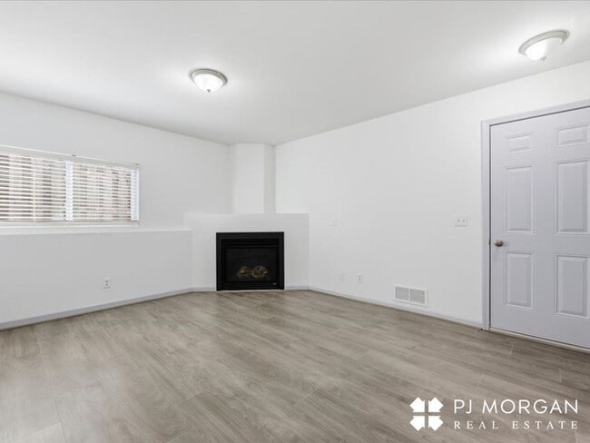 Building Photo - 19378 V St