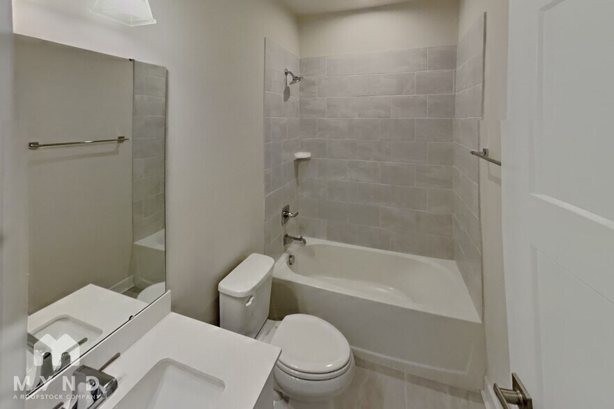 Building Photo - 2423 Dr Carver Rd