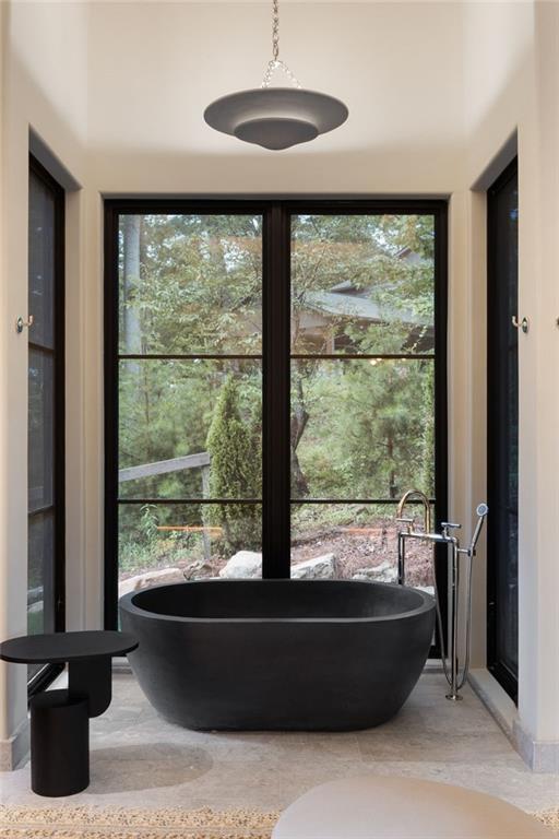 Building Photo - 725 Rocky Point Dr