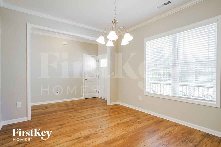 Building Photo - 208 Silverleaf Dr