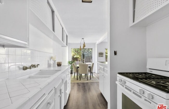 Building Photo - 2621 S Centinela Ave