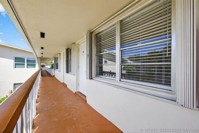 Building Photo - 42 Easthampton B