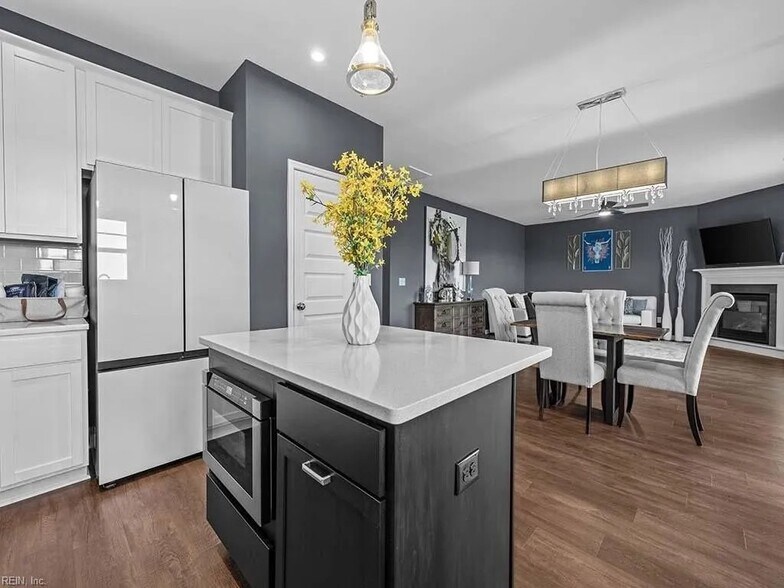 Kitchen - 187 Peck Ln
