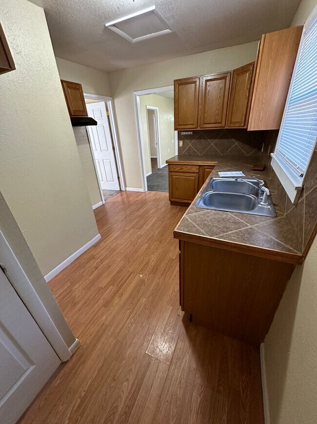 Building Photo - 2 bed 1 bath