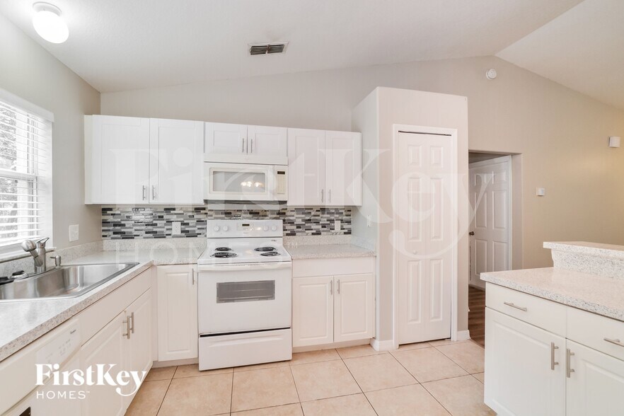 Building Photo - 739 N Midland Dr