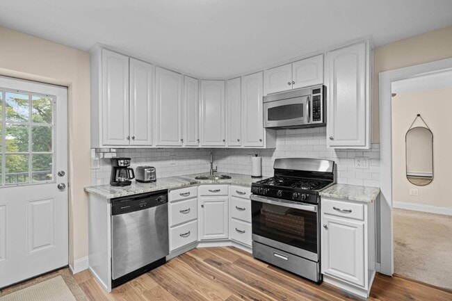 Building Photo - 266 Main St