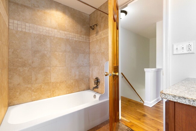 Building Photo - 3065 Kingston Ct