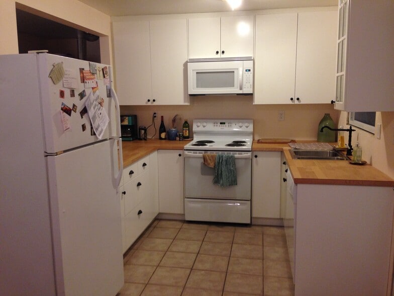 New kitchen with butcher block counter top and appliances. - 9313 North Hodge Avenue