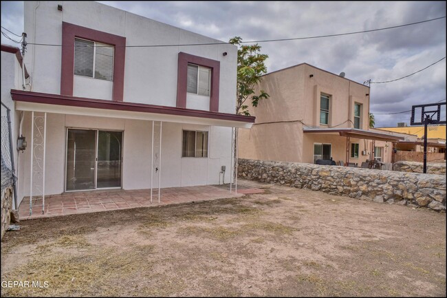 Building Photo - 10415 Ashwood Dr