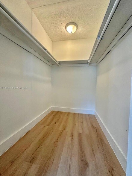 Building Photo - 1109 NE 6th Ave