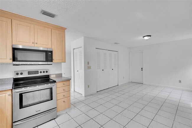 Building Photo - 815 NW 98th Ave