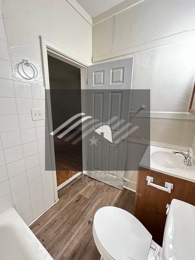 Building Photo - 4702 Bryant Ave