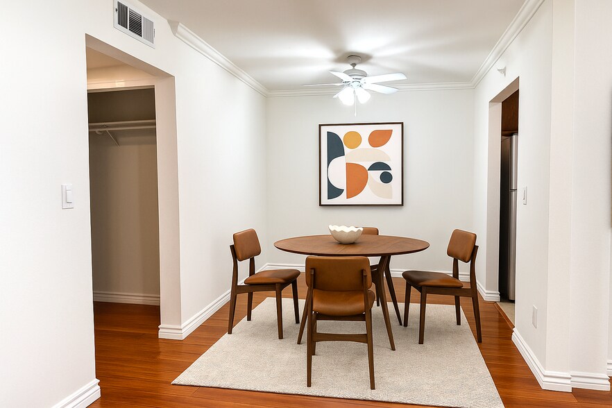 Building Photo - 557 W Stocker St