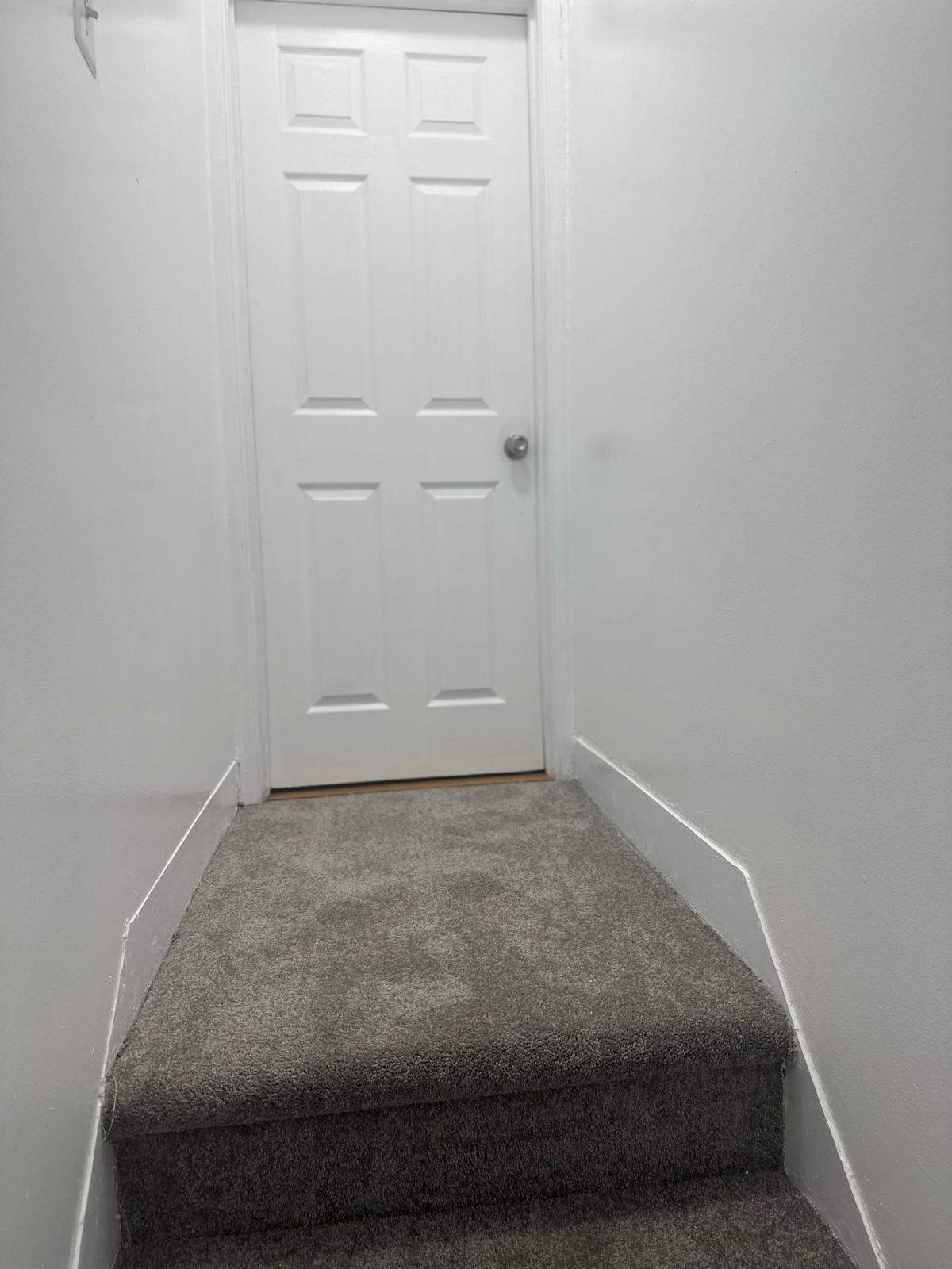 Private Entrance - 2448 Lakeview Ave