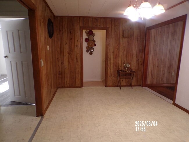 Building Photo - centrally located, pets negotiable with ow...
