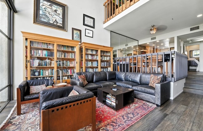 Building Photo - UNFURNISHED | 1 Bedroom | 1.5 Bath | $3,650/month