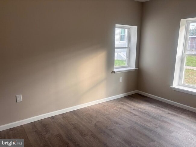 Building Photo - 113 N Hook Rd