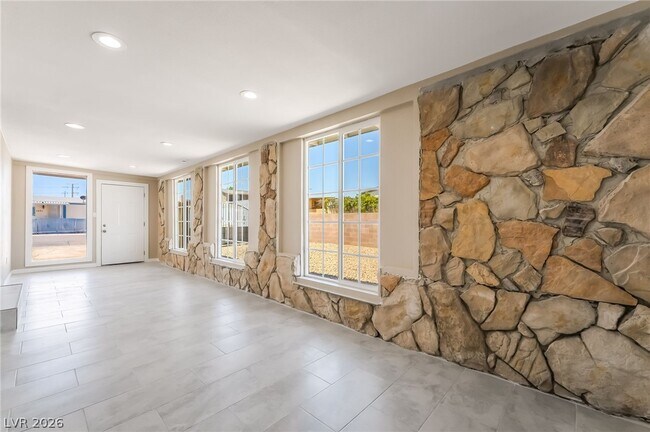 Building Photo - 5402 Tahoe Dr