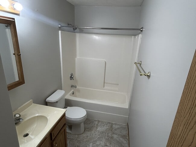 Building Photo - 2910 N 42nd St