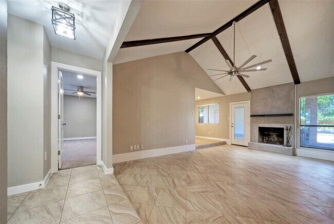 Building Photo - 104 Skyloop Dr