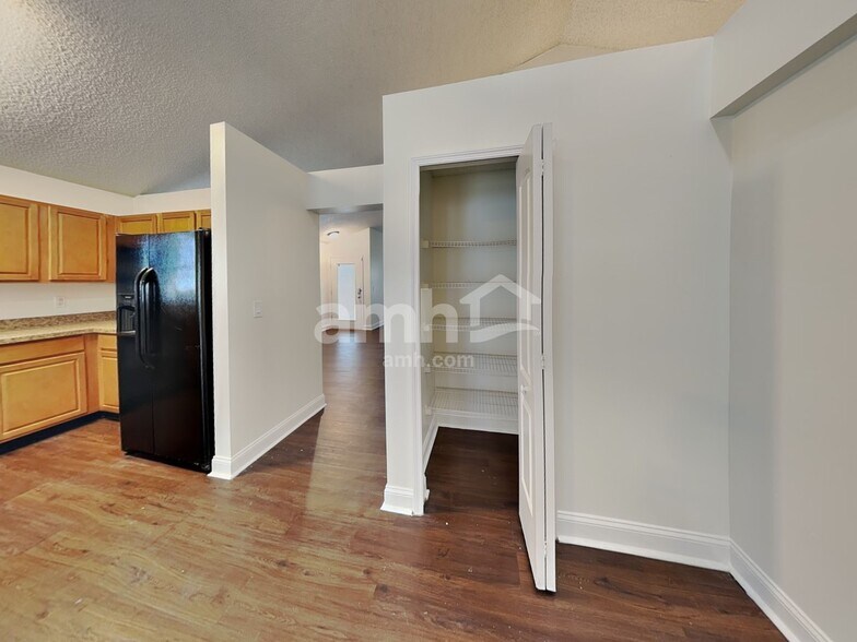Building Photo - 11551 Oak Meadow Ln