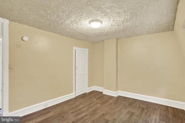 Building Photo - 234 W Douglass St