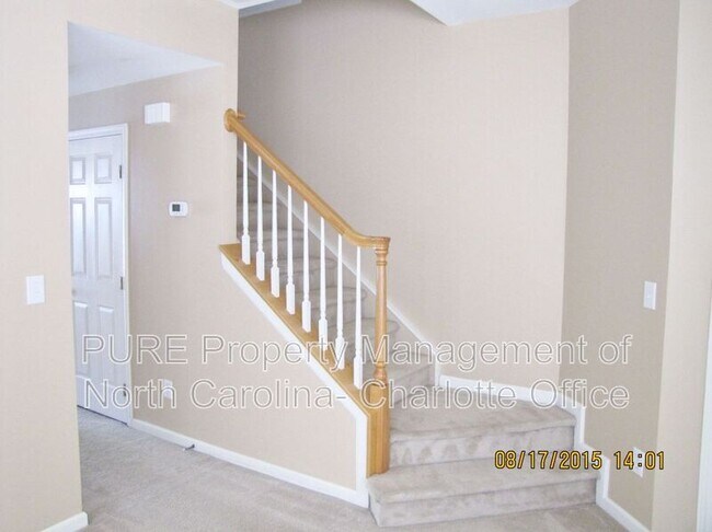 Building Photo - 18040 Delmas Dr