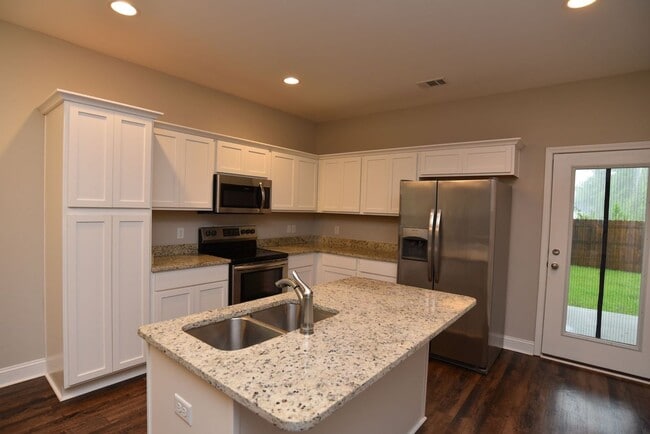 Building Photo - Remodeled Cute Modern Home In the Heart Of Richmond Hill