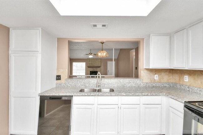 Building Photo - 17035 Quail Bend Dr