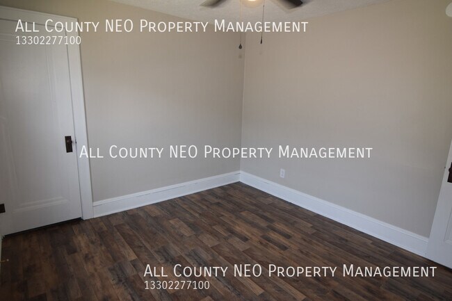 Building Photo - 643 E Archwood Ave