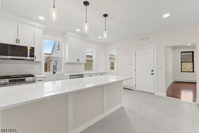 Building Photo - 633 Lafayette Ave