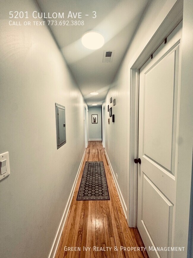 Building Photo - 5201 W Cullom Ave