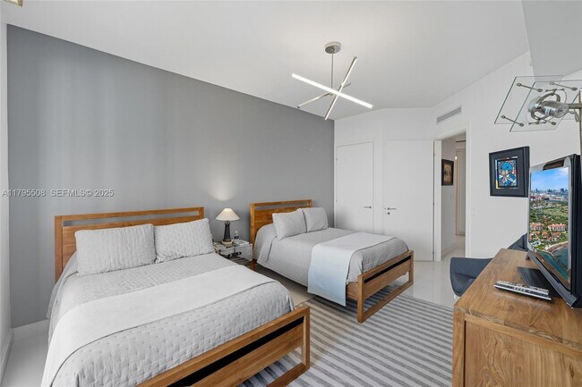 Building Photo - 7141 Fisher Island Dr