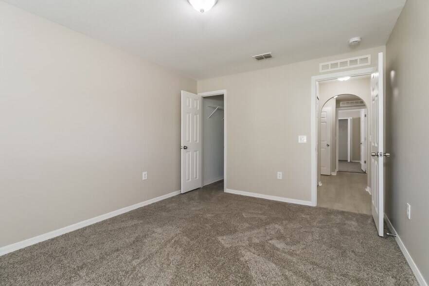 Building Photo - 17047 Ongar Ct