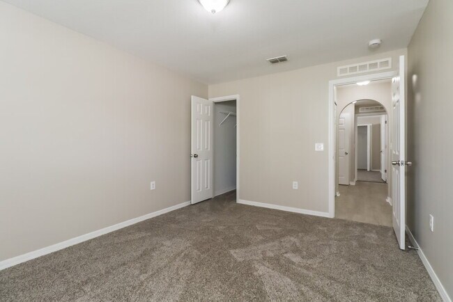 Building Photo - 17047 Ongar Ct