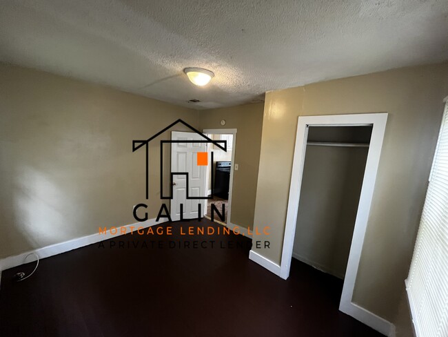 Building Photo - 204 Sugden St