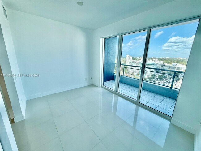 Building Photo - 60 SW 13th St