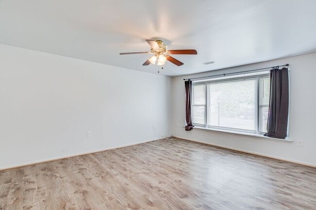 Building Photo - 825 Barkley Dr