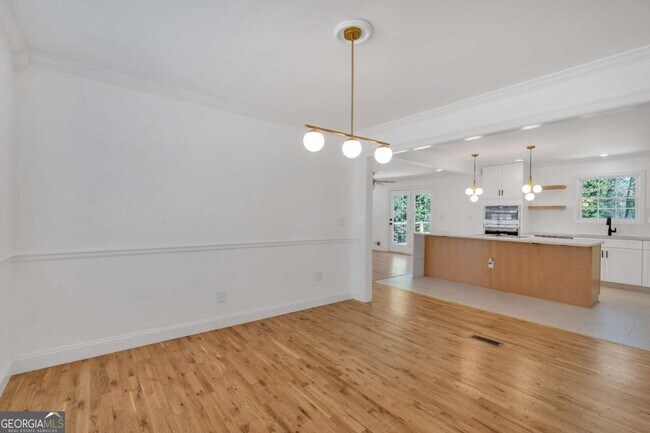 Building Photo - 3819 Dora Dr SE